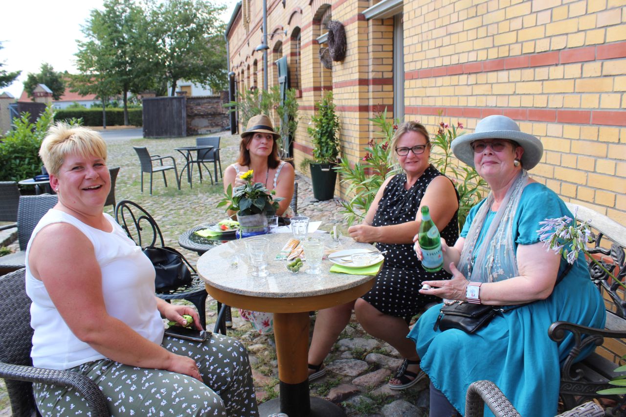 Tina Reich (Vors. Rübchenverein Teltow), Gabrielle Schiemann (SB Stahnsdorf), Sybille Langner (Vors. HV Teltow), Marion Storm (Vors. SB Stahnsdorf)